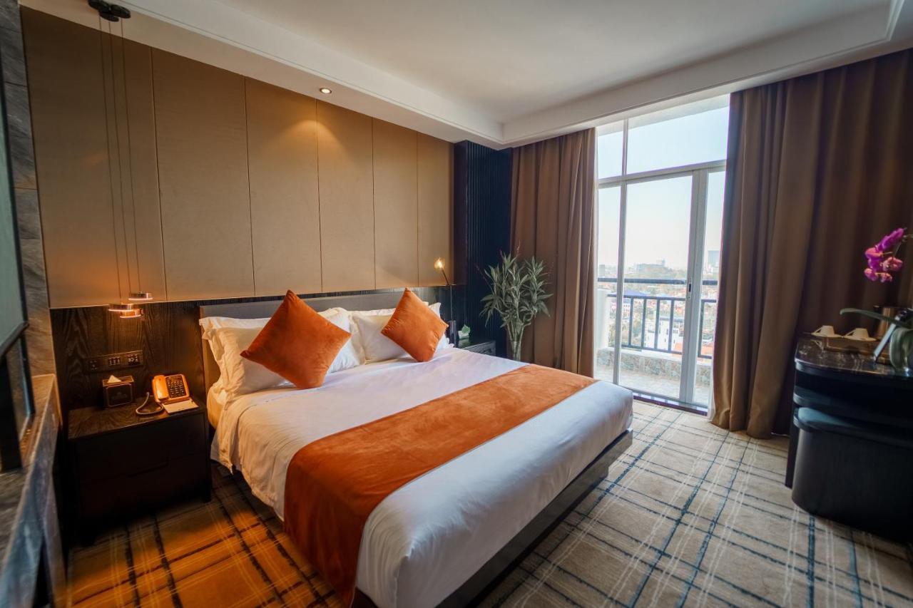 Ocean Hotel Пномпень Экстерьер фото